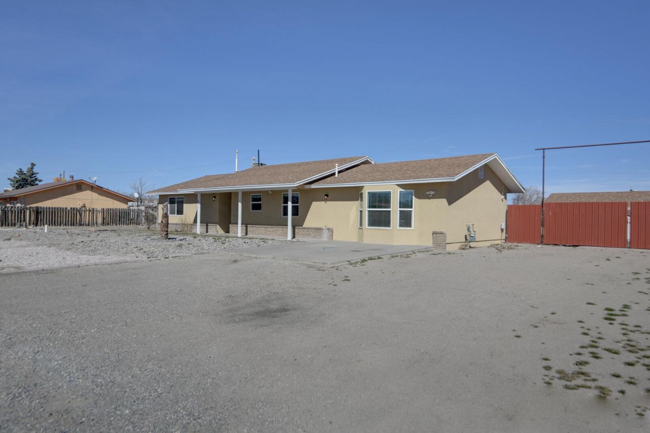 2913 Donna Maria Drive Sw, Albuquerque, NM 87121 Main Photo