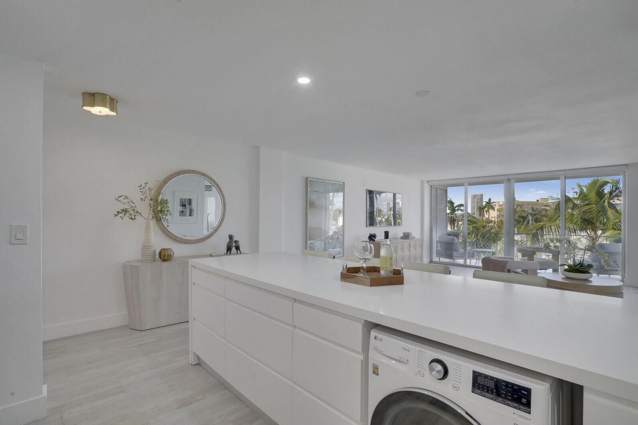 354 Chilean Avenue, Unit 4d, Palm Beach, FL 33480 Photo