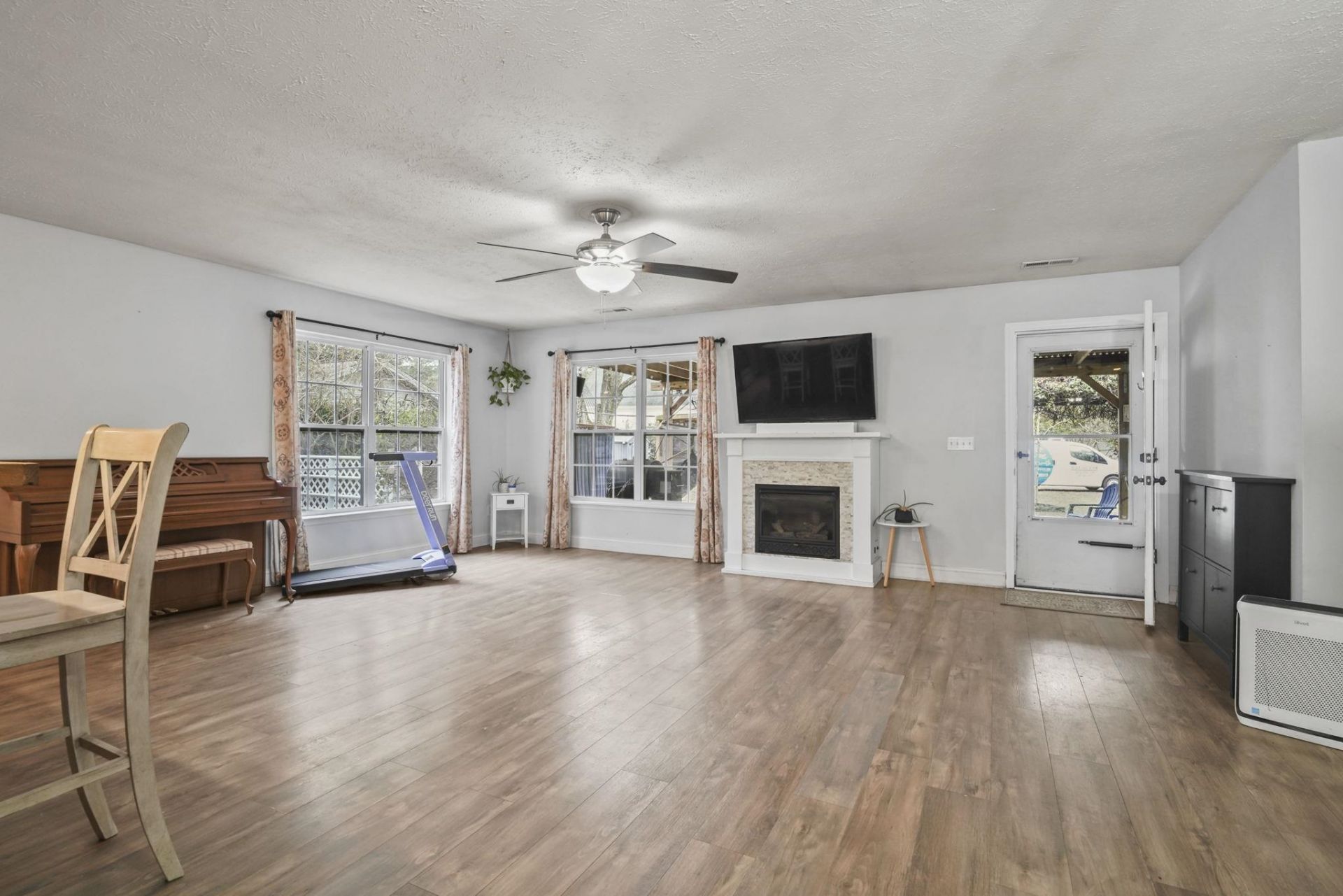 4040 Longleaf Ln. Photo 11