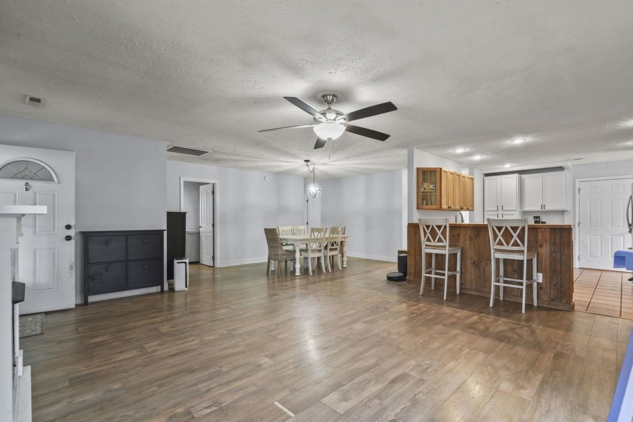 4040 Longleaf Ln. Photo 14