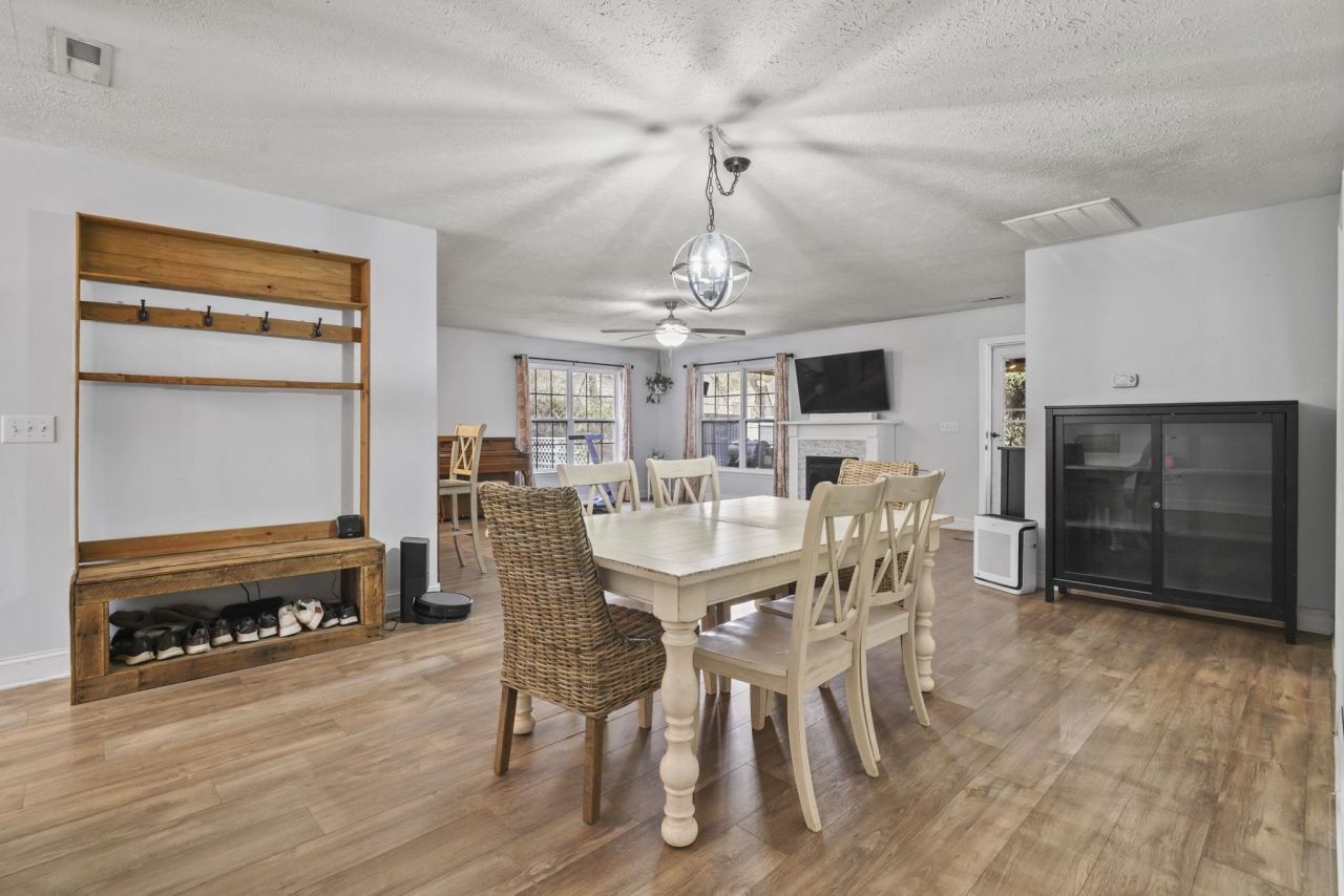 4040 Longleaf Ln. Photo 21