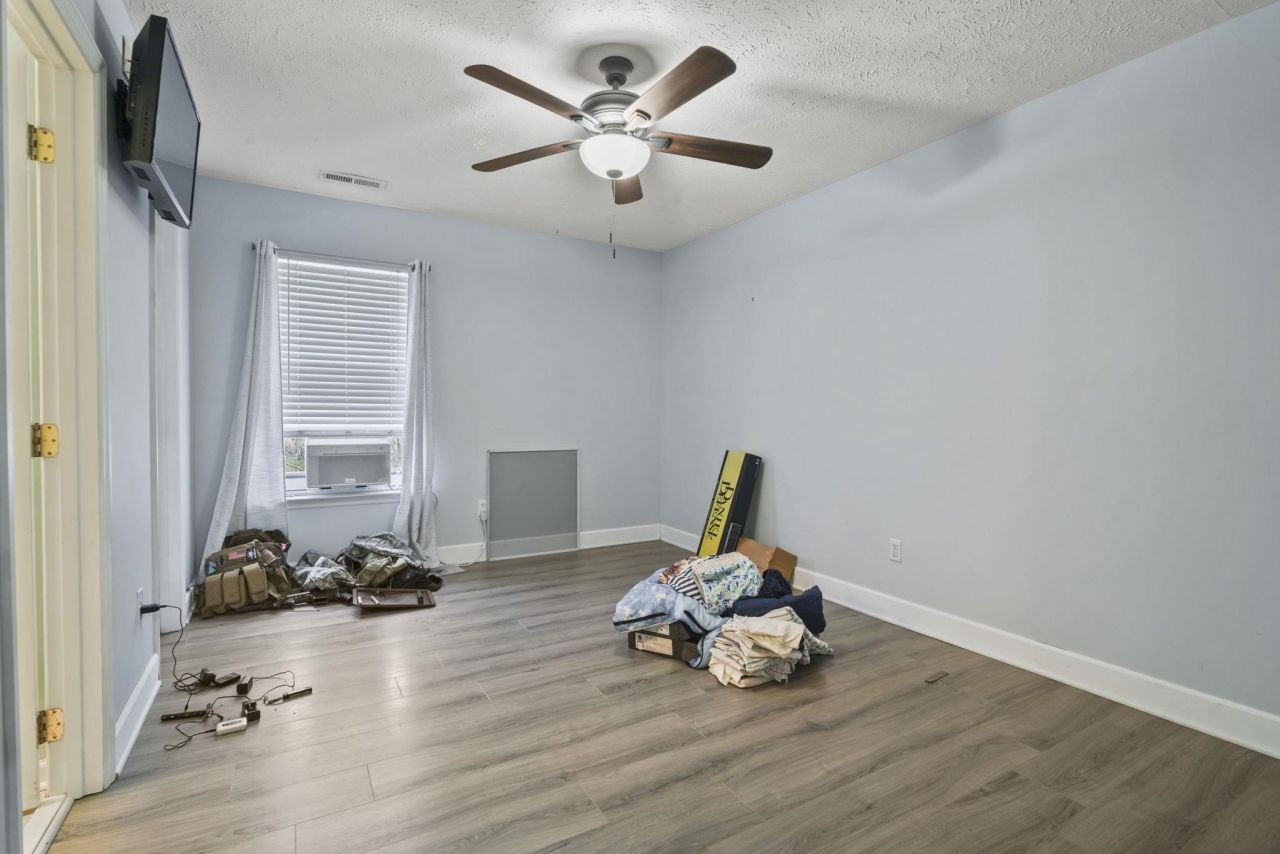 4040 Longleaf Ln. Photo 5