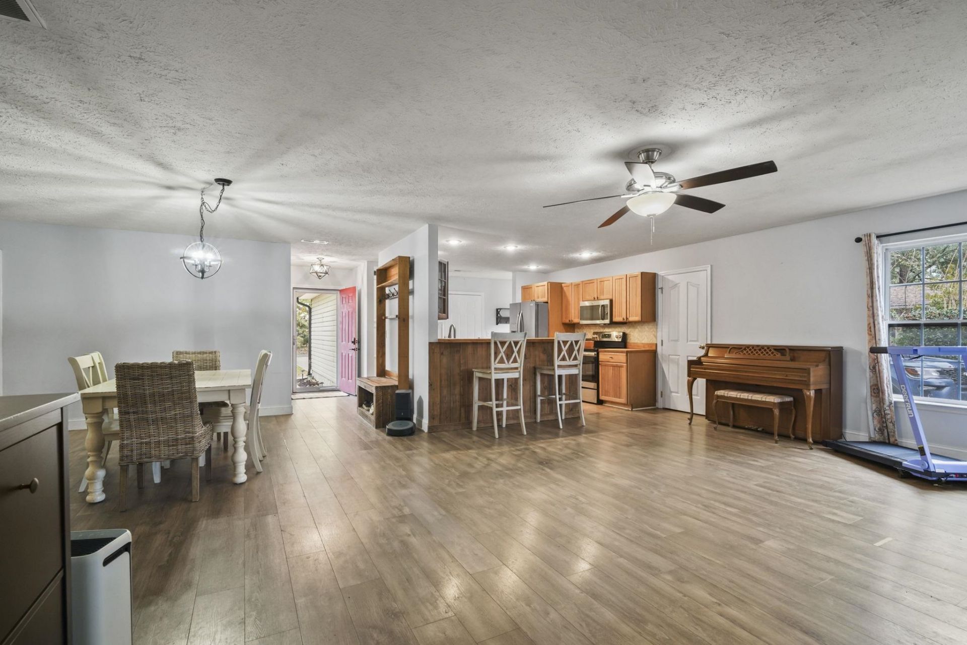 4040 Longleaf Ln. Photo 8