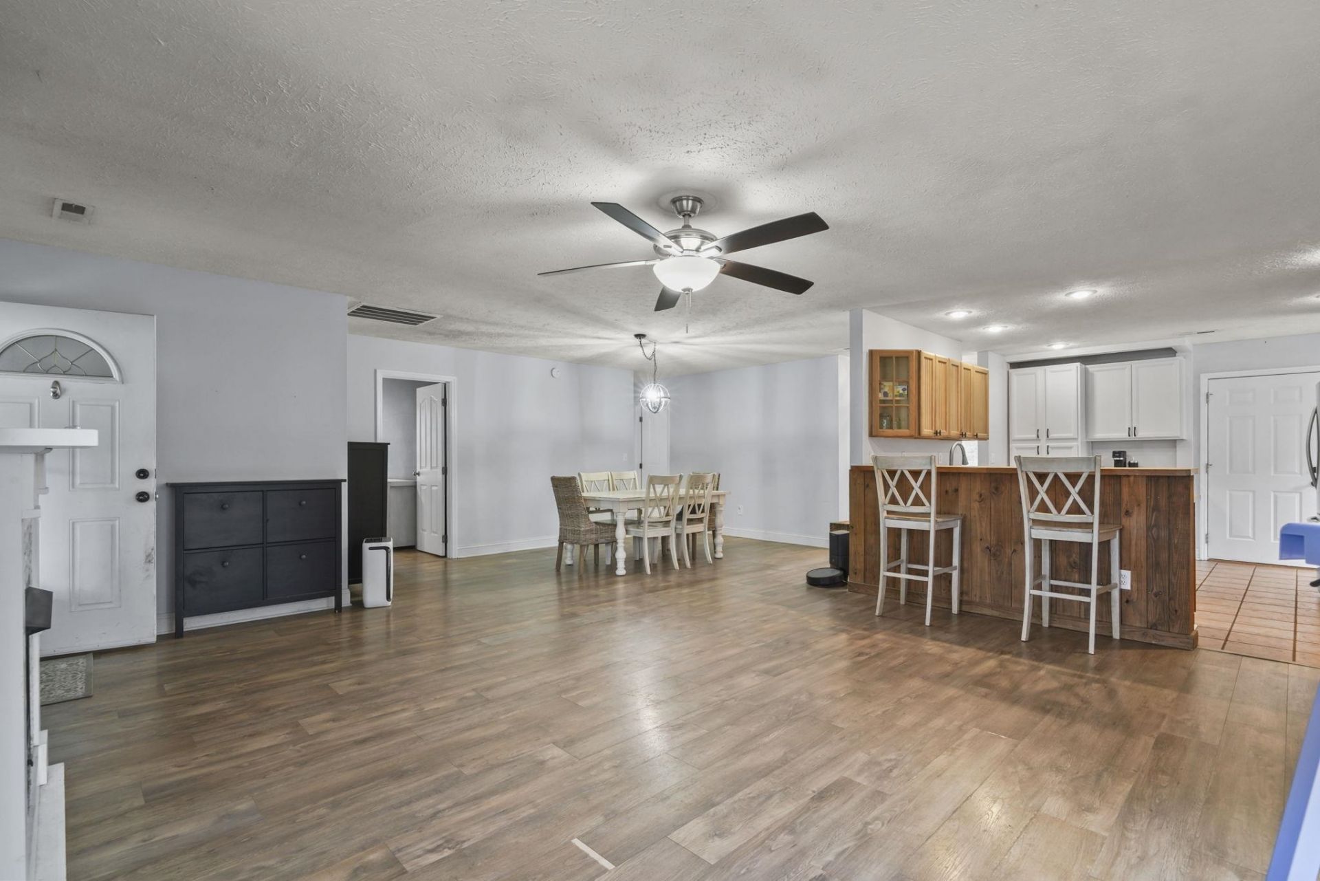 4040 Longleaf Ln. Photo 9
