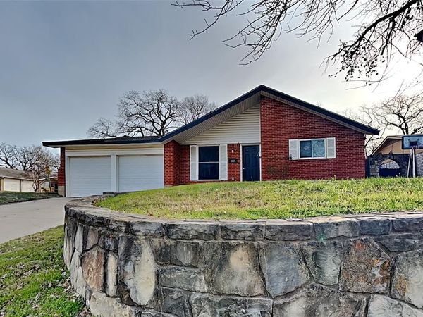 1018 N Lucas Drive, Grapevine, TX 76051