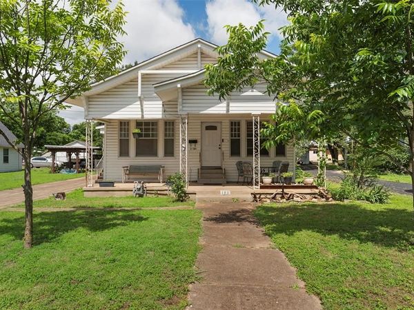 105 N Davis Street, West, TX 76691