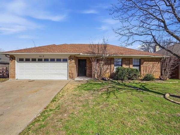 817 Ackers Drive, Arlington, TX 76001