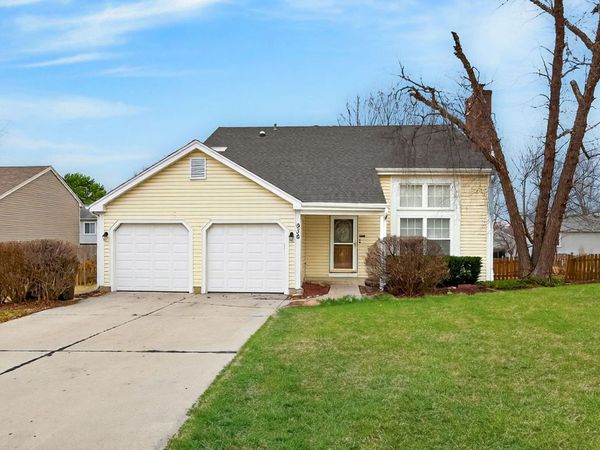 936 Hawthorne Drive, Crystal Lake, IL 60014