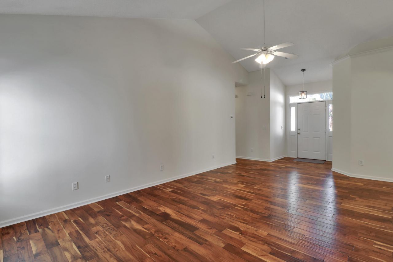 434 S Piazza Court Photo 4