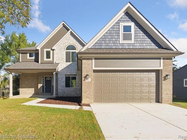 365 Hartland Dr, Troy, MI 48083