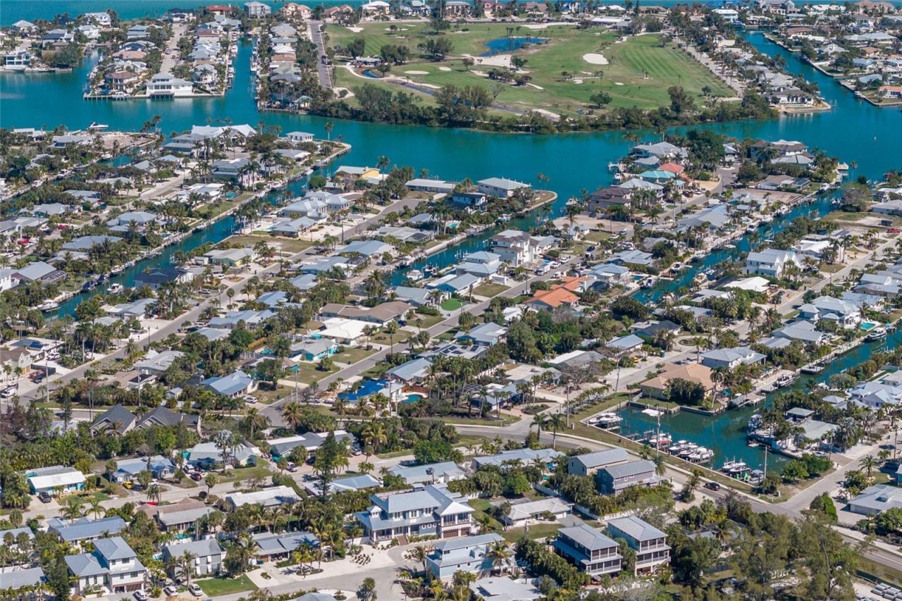 419 Clark Drive, Holmes Beach, FL 34217 Photo