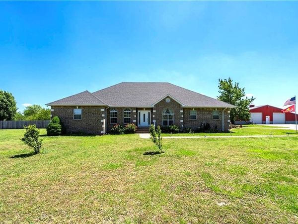 17444 Highway 16 , Siloam Springs, AR 72761