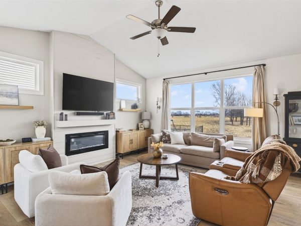 63 SE Dorr Drive, Pleasant Hill, IA 50327