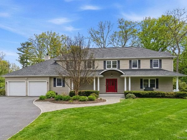 9 Mariners Court, Centerport, NY 11721