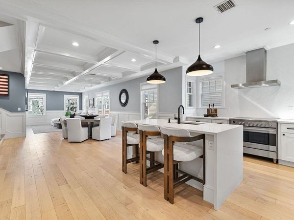 613 E 6th St, Unit 3, Boston, MA 02127