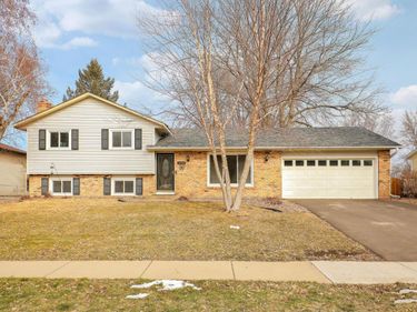 15765 Hayes Trail, Apple Valley, MN 55124