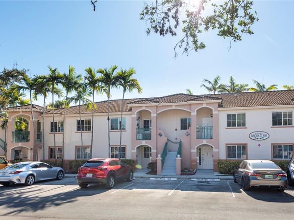 2151 NW 77th Way, Unit 203, Pembroke Pines, FL 33024