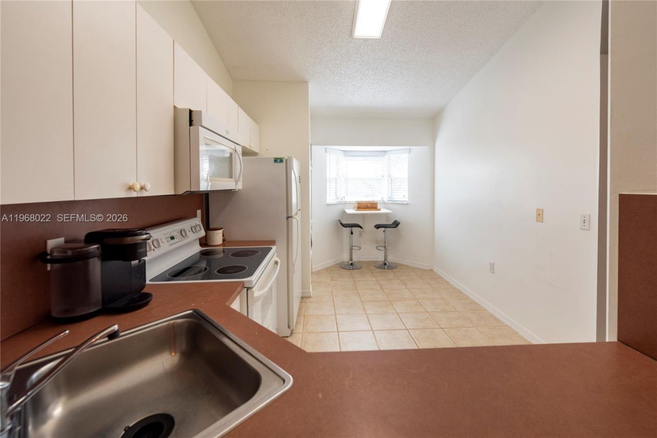 2151 NW 77th Way, Unit 203, Pembroke Pines, FL 33024 Photo