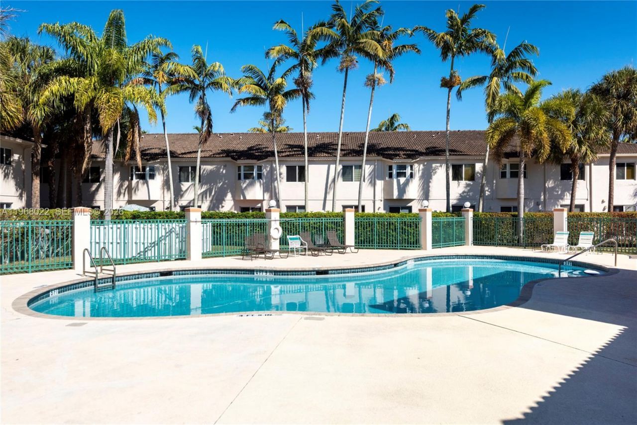 2151 NW 77th Way, Unit 203, Pembroke Pines, FL 33024 Photo