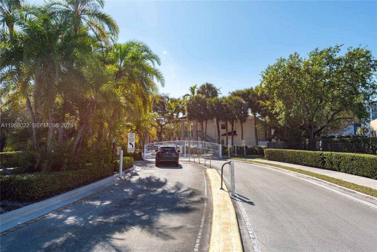 2151 NW 77th Way, Unit 203, Pembroke Pines, FL 33024 Photo