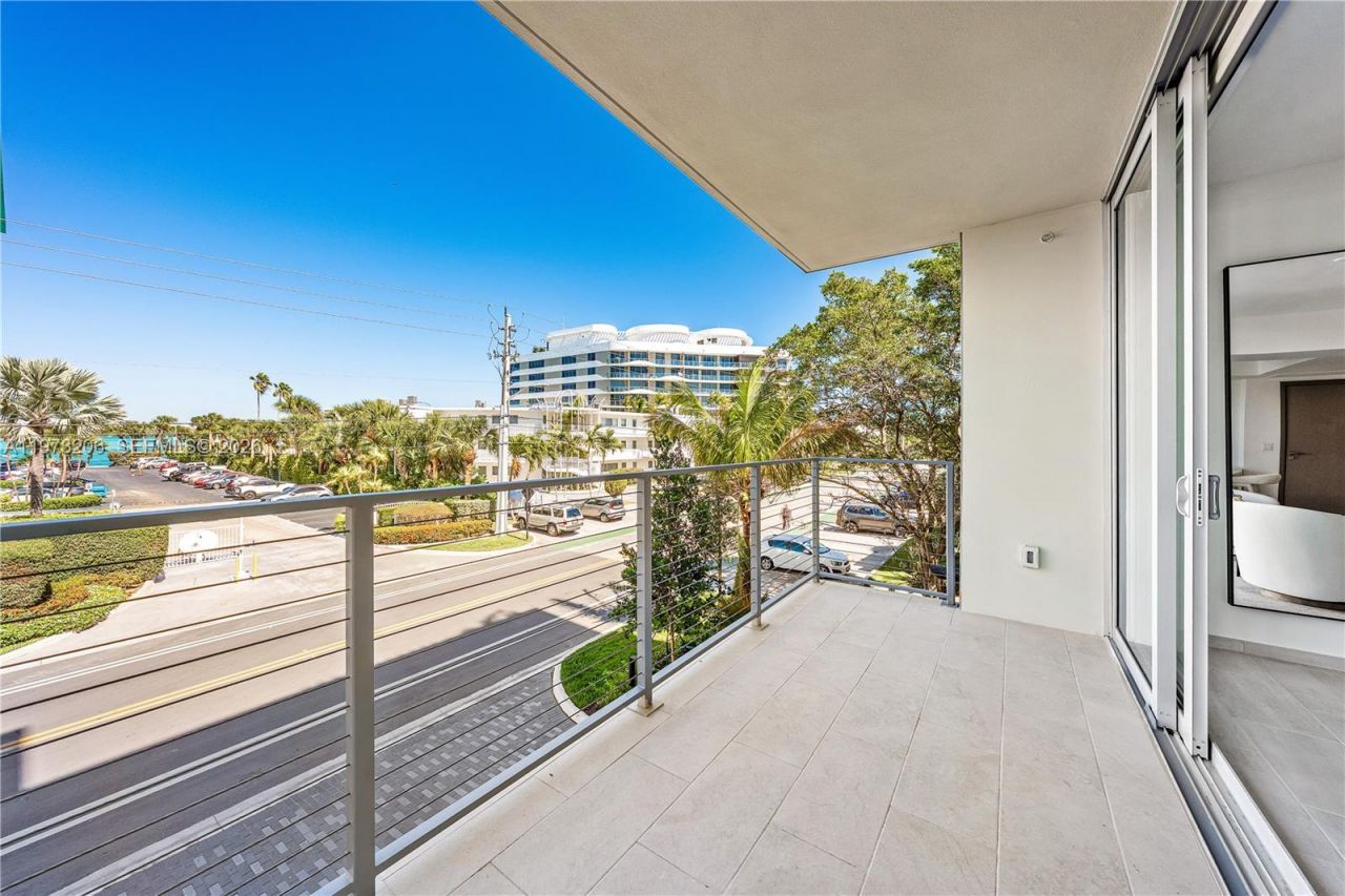 10281 W Bay Harbor Dr, Unit 202, Bay Harbor Islands, FL 33154 Photo