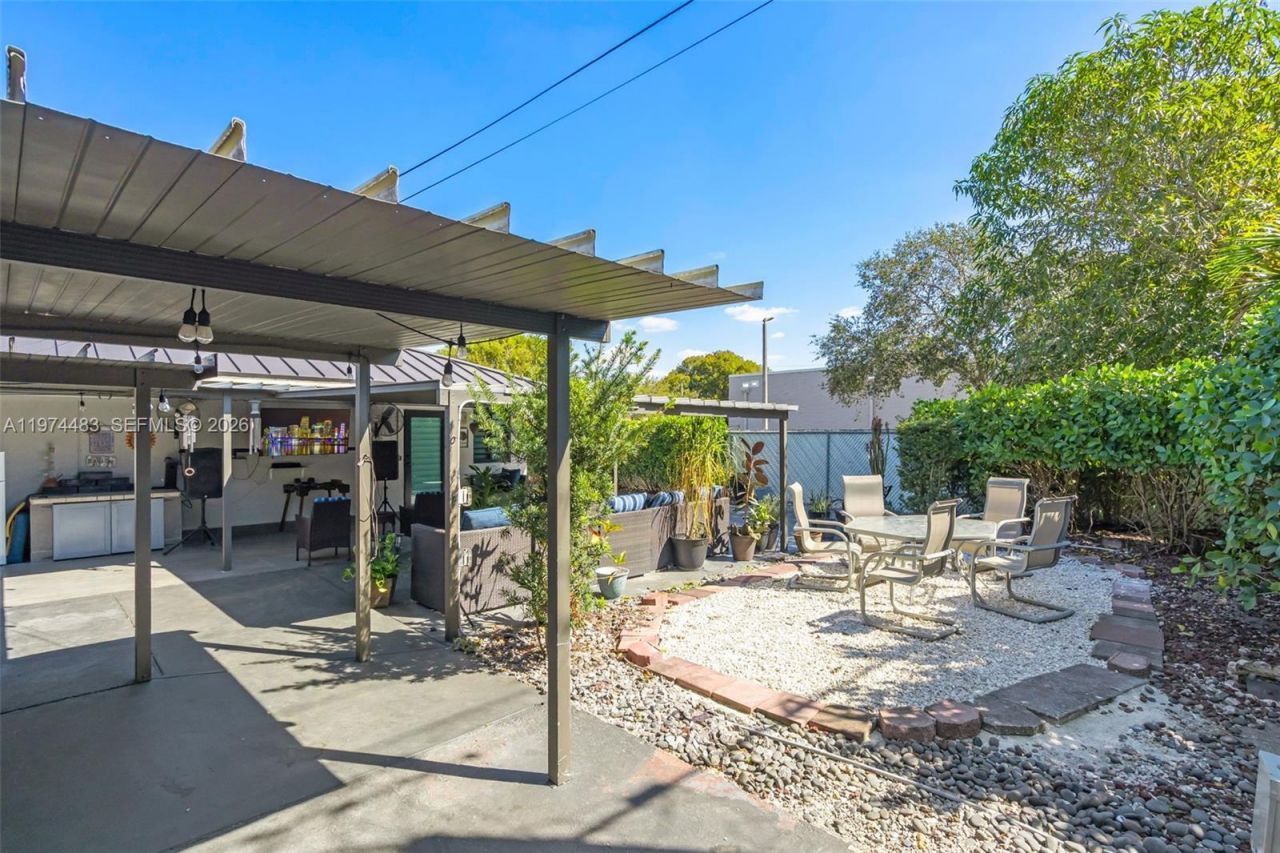 42 W 44th St, Hialeah, FL 33012 Photo