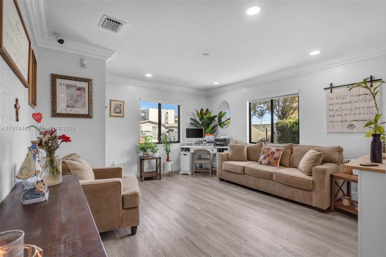 42 W 44th St, Hialeah, FL 33012 Photo