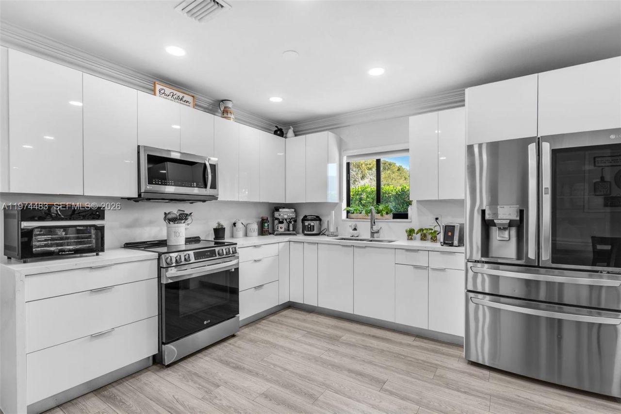 42 W 44th St, Hialeah, FL 33012 Photo