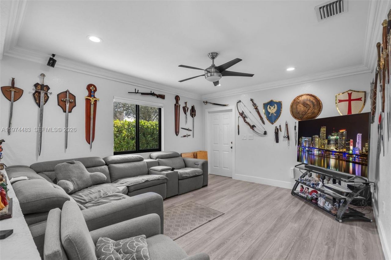 42 W 44th St, Hialeah, FL 33012 Photo