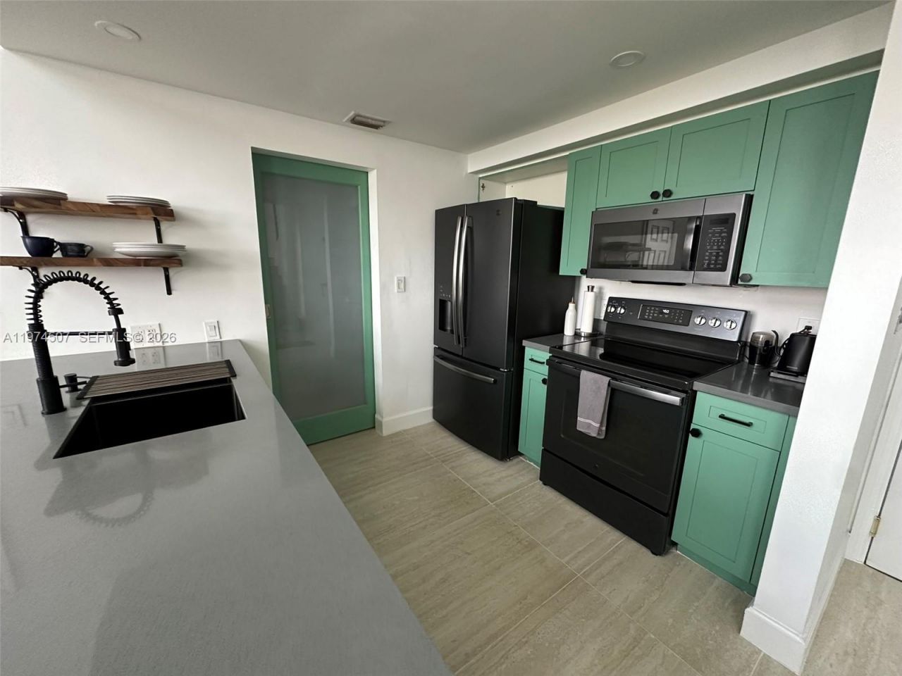 1 Glen Royal Pkwy, Unit 1613, Miami, FL 33125 Photo