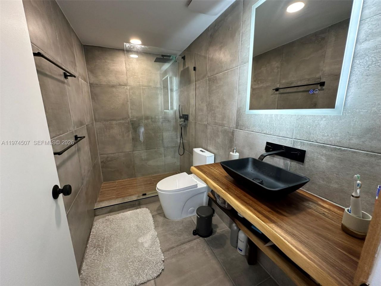 1 Glen Royal Pkwy, Unit 1613, Miami, FL 33125 Photo