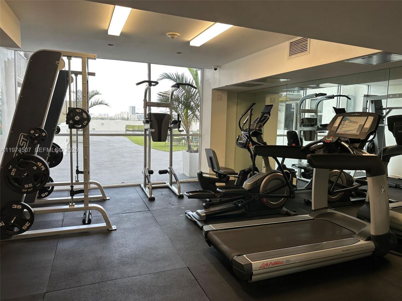 1 Glen Royal Pkwy, Unit 1613, Miami, FL 33125 Photo