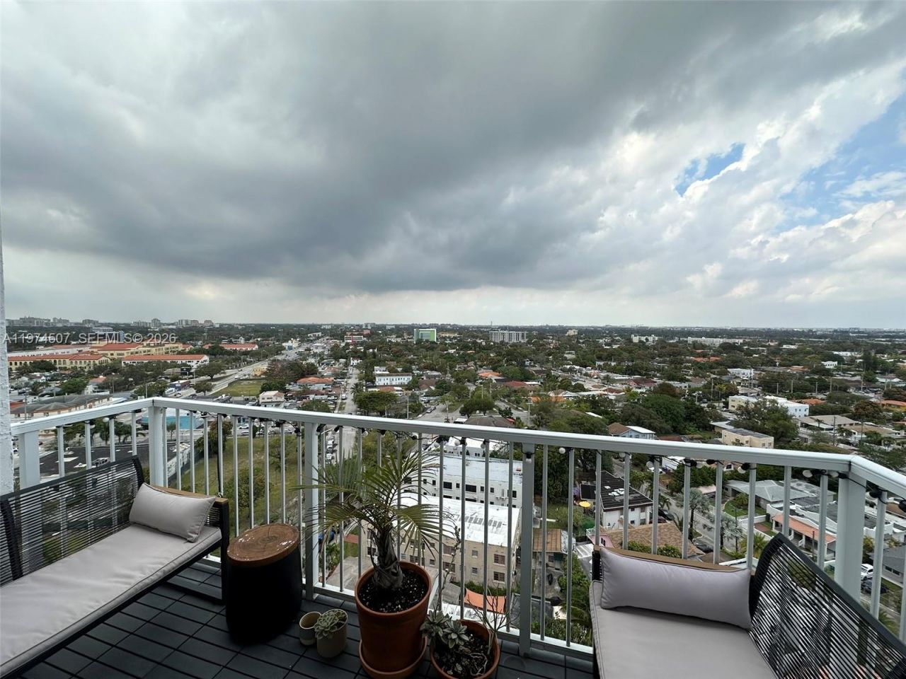 1 Glen Royal Pkwy, Unit 1613, Miami, FL 33125 Photo