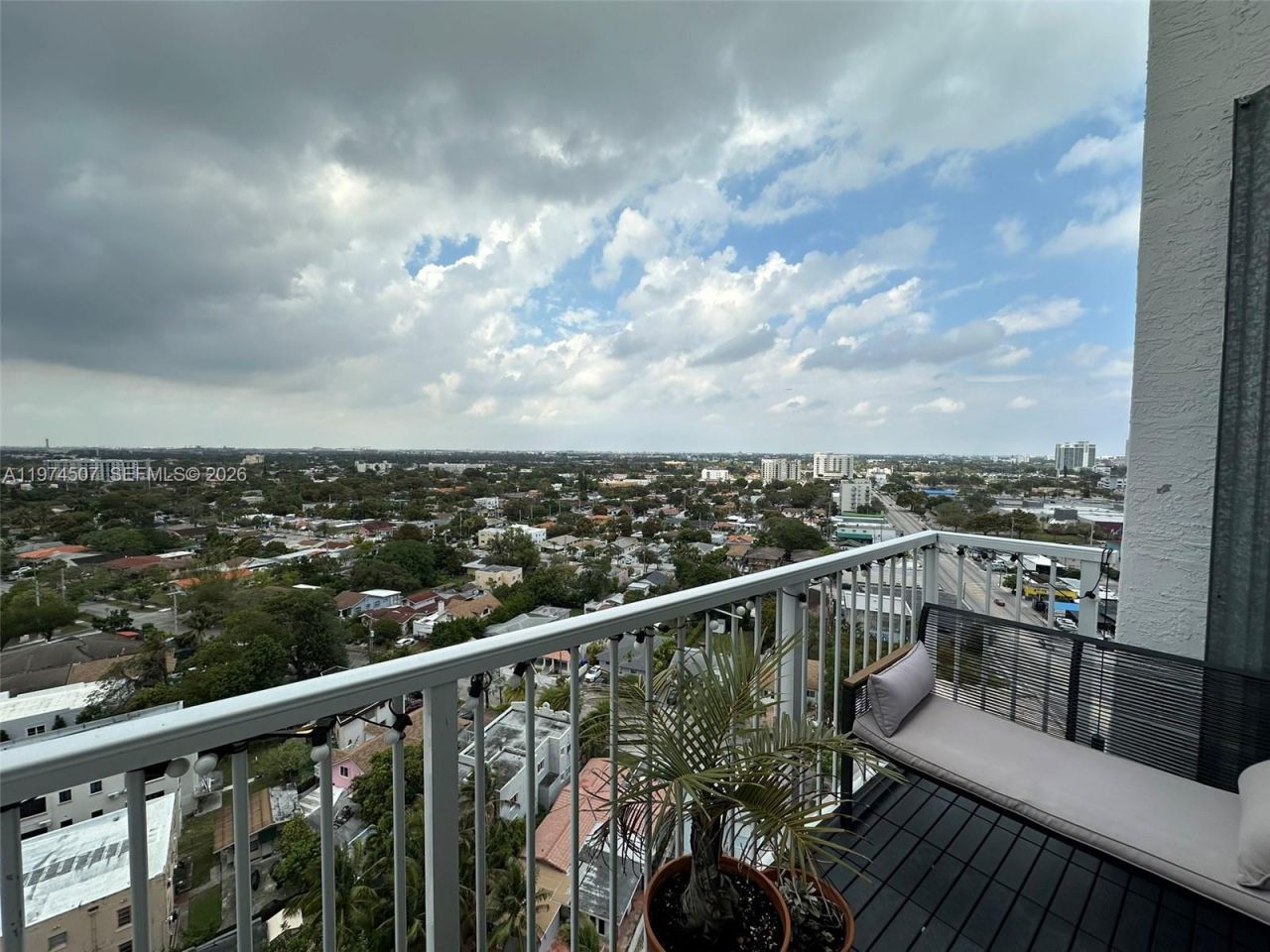 1 Glen Royal Pkwy, Unit 1613, Miami, FL 33125 Photo