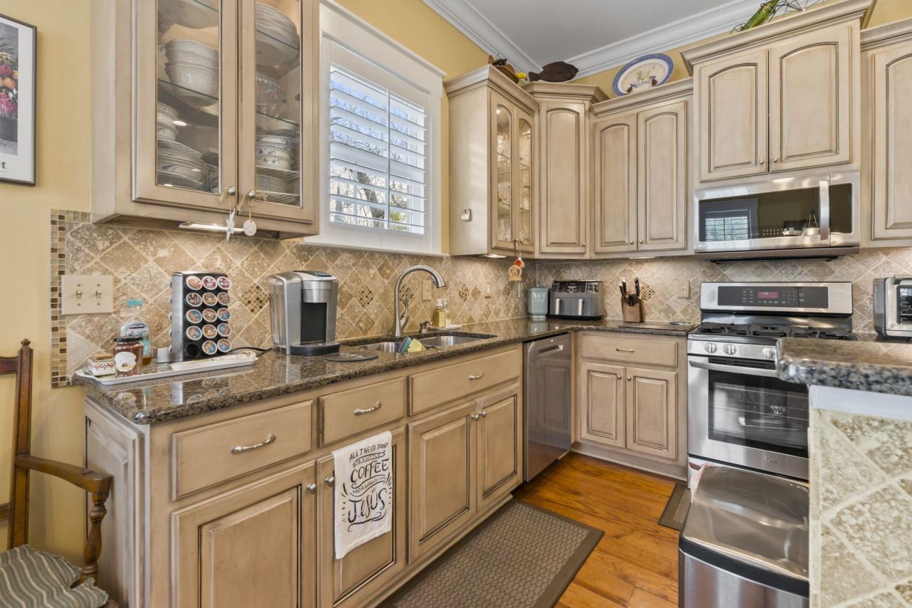 43 Cottage Dr. Photo 9