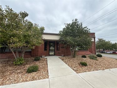 1986 NW Copper Oaks Circle, Blue Springs, MO 64015