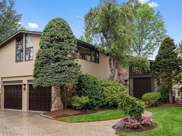 133 Oak Hill St, Newton, MA 02459