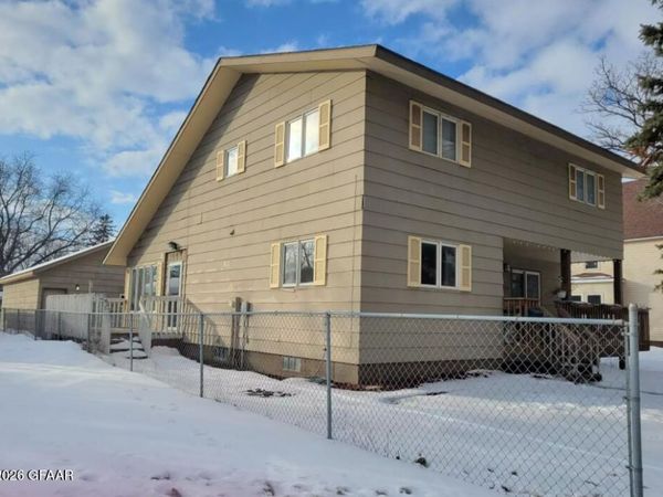 405 RIVERSIDE Avenue , Thief River Falls, MN 56701