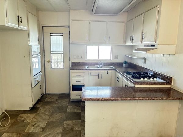 718 Sycamore Avenue, Unit 23, Vista, CA 92083