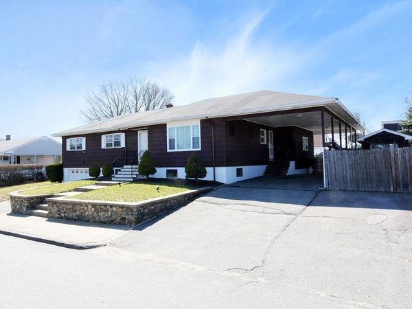 7 Erhardt Ter, Methuen, MA 01844