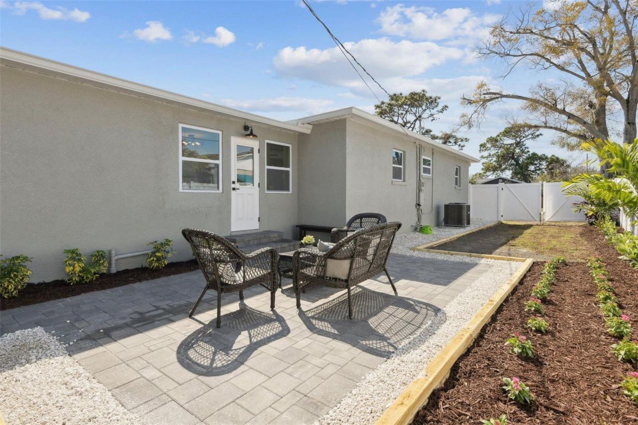 5921 15th Avenue S, Gulfport, FL 33707 Photo