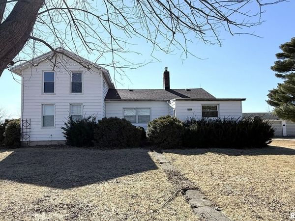 22 Knox Rd 1800 N, Galesburg, IL 61401