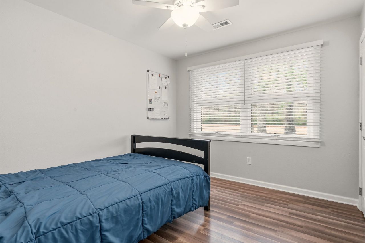 548 Juniper Dr.  Photo 9