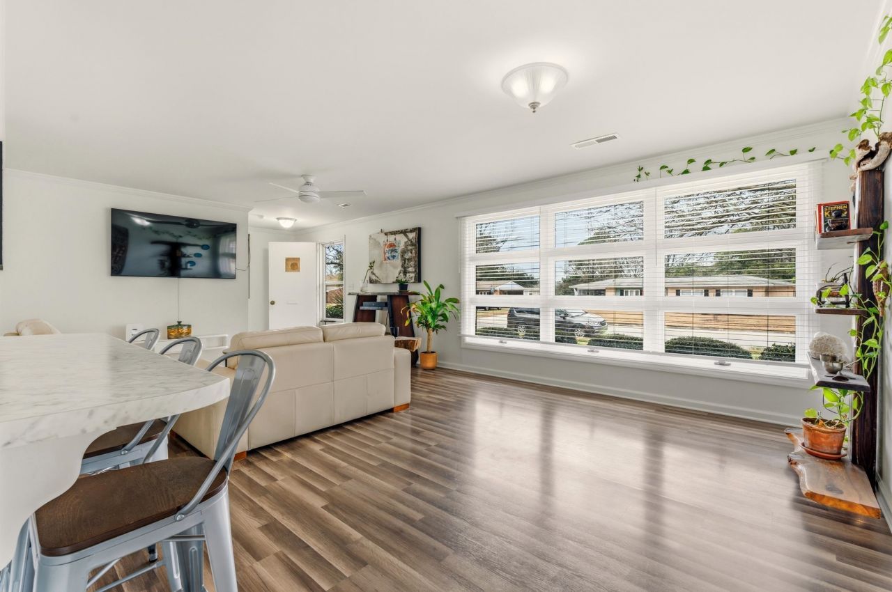 548 Juniper Dr.  Photo 6