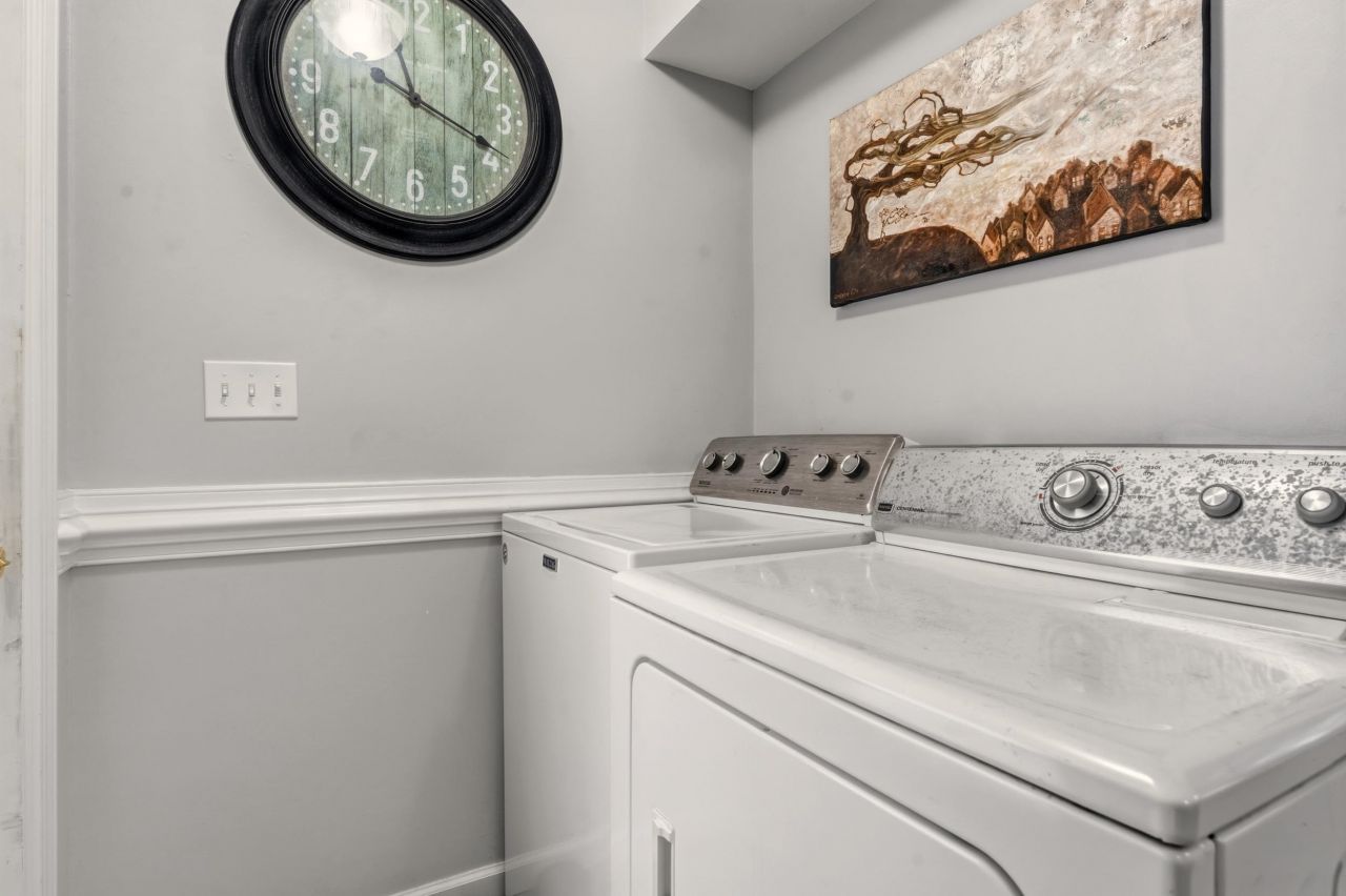 548 Juniper Dr.  Photo 8