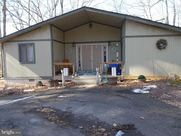 6 CHEYENNE DRIVE , HAZELTON, PA 18202