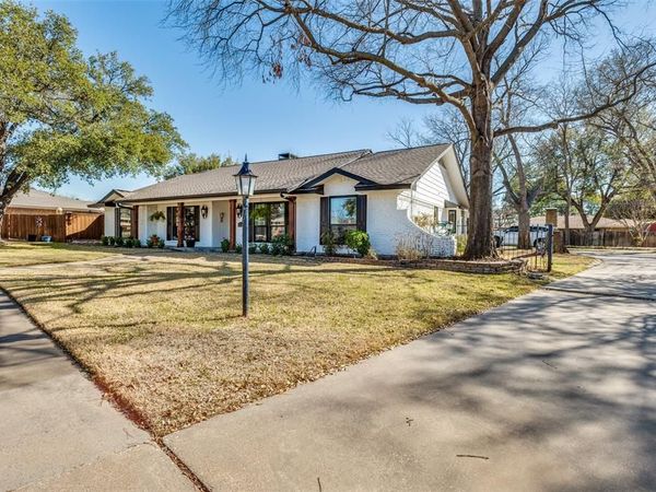 1710 N Dickerson, Pantego, TX 76013