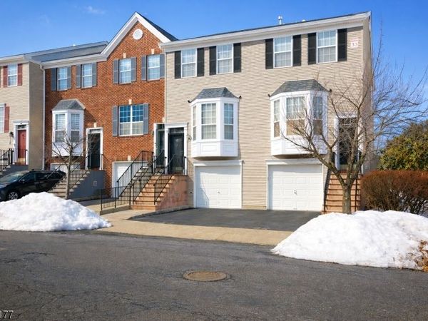 92 Perez Dr, Newark, NJ 07103