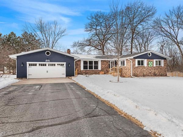 948 SHING WA UK DRIVE, Marinette, WI 54143