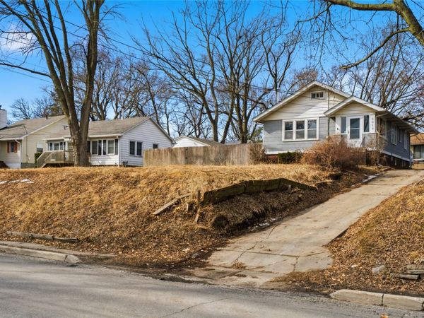 2016 30th Street, Des Moines, IA 50310